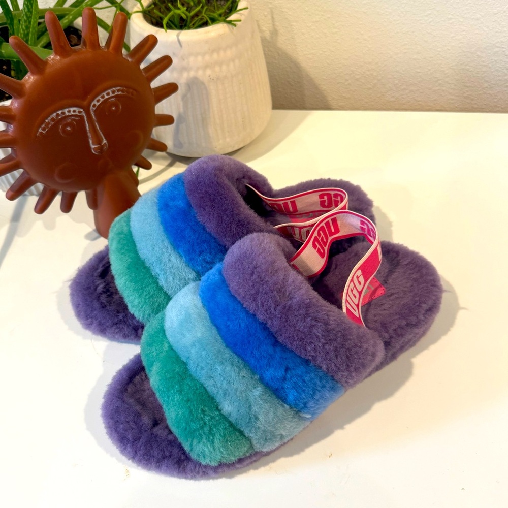 UGG SLIPPERS